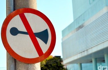 Multa por causa da Buzina pode gerar 3 pontos na CNH