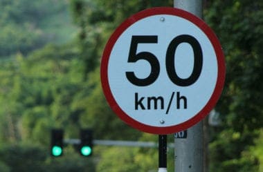 Transitar em Velocidade Superior à Máxima Permitida Em Até 20%