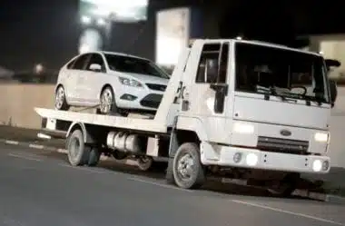 Denúncia de veículo estacionado irregularmente