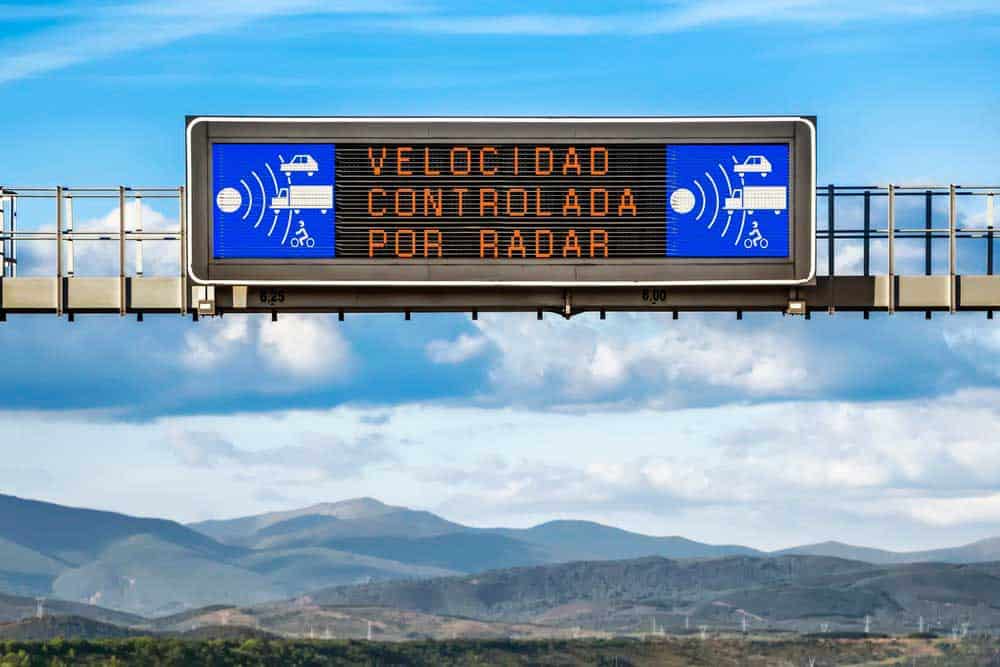 velocidade controlada radares