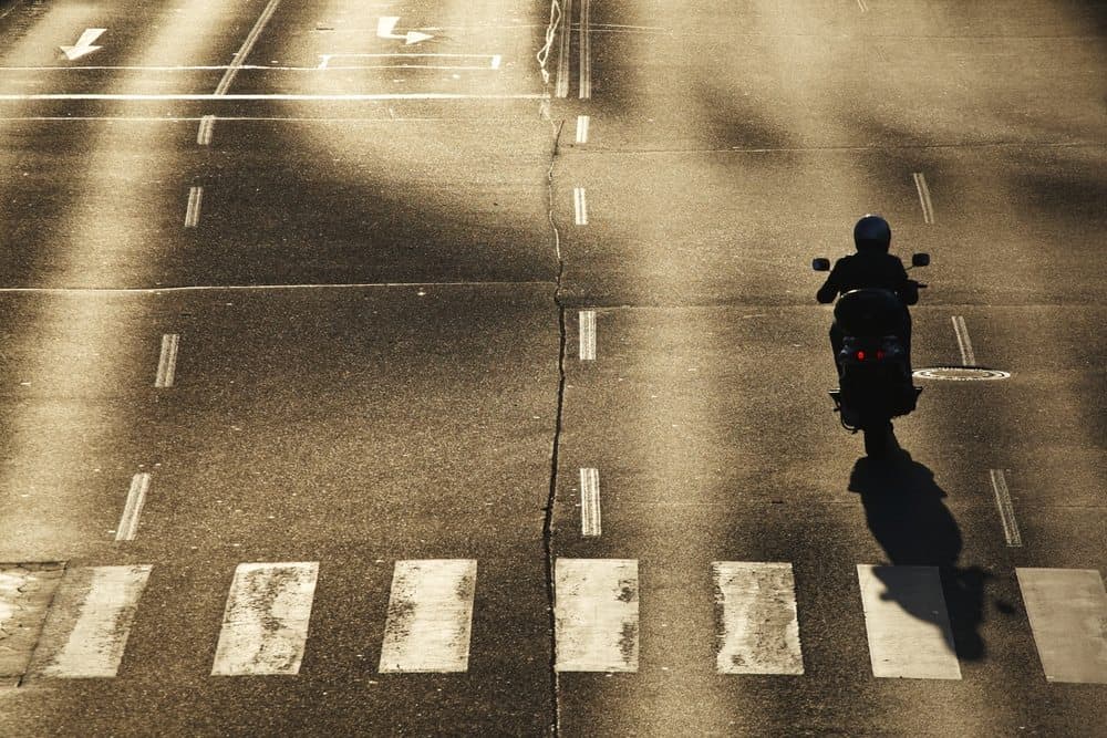 dirigir sem capacete motos