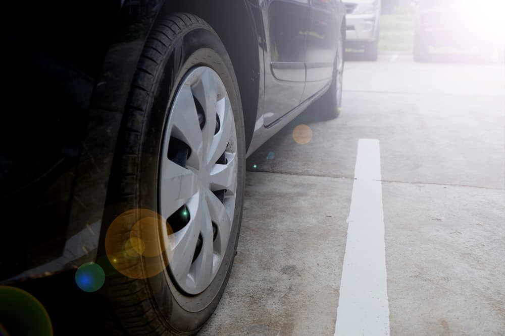 como estacionar entre dois carros melhor jeito entrar vaga