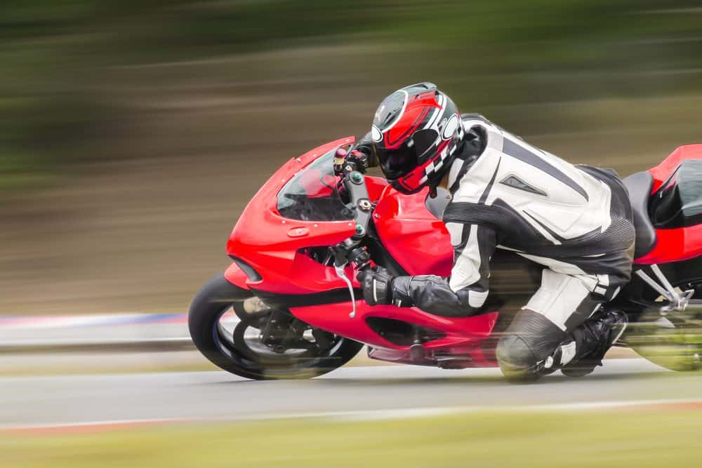 moto de corrida tecnica curva