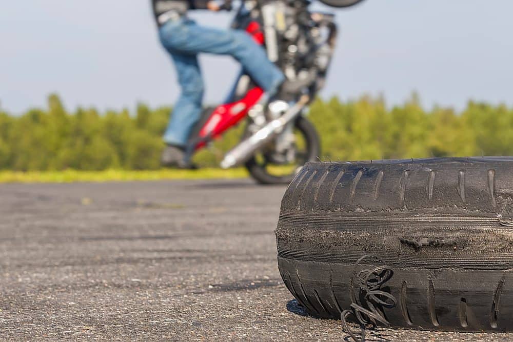 APRENDENDO A EMPINAR A MOTO NOVA 