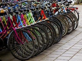 Você sabe onde fica o maior estacionamento de bicicletas do mundo?