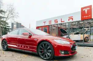 Tesla S: Confira 11 Características Sobre Esse Famoso Sedã Elétrico