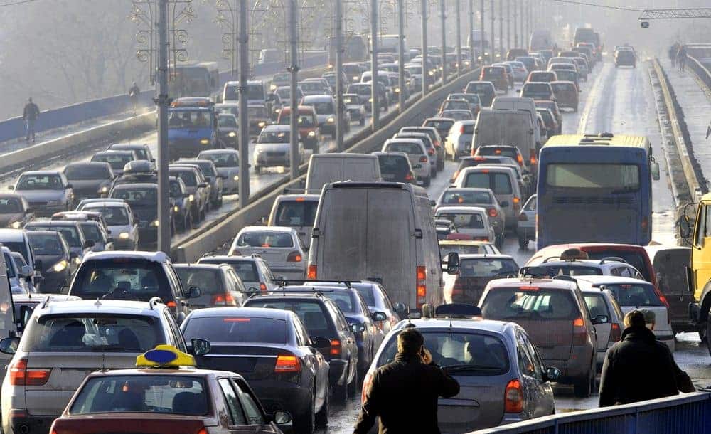 carro fervendo engarrafamento