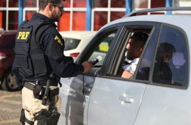 Qual a punição por dirigir com CNH cassada