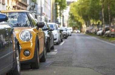 Estacionar impedindo a movimentação de outro veículo