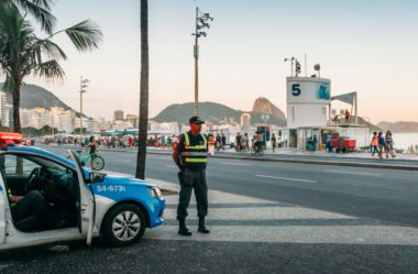 Policial me multou indevidamente