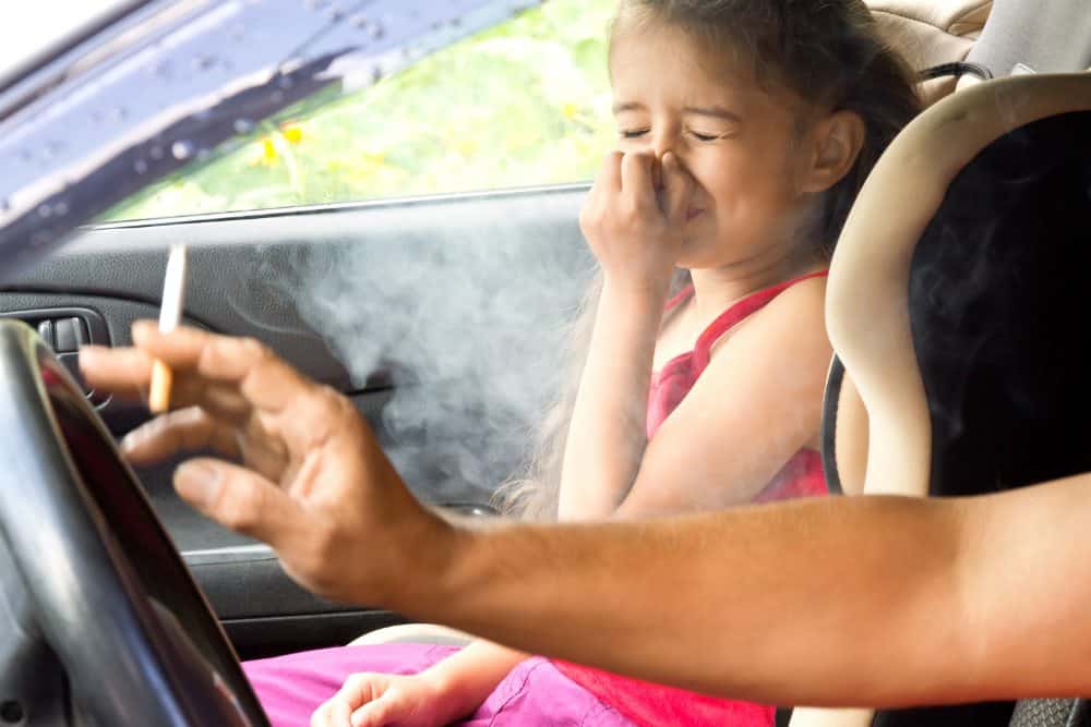 dirigir fumando passageiros