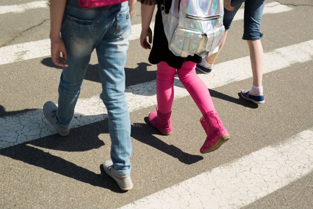 Seja um bom exemplo aos seus filhos e obedeça aos seus deveres enquanto pedestre