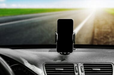 Suporte para Celular no Veículo: Evite Multas por Segurar ou Falar ao Celular