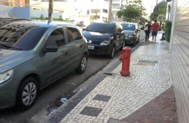 Quando o motorista estaciona junto de hidrantes: Artigo 181 CTB