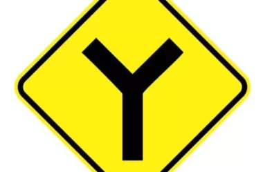 Placa A-9: Bifurcação em “Y”