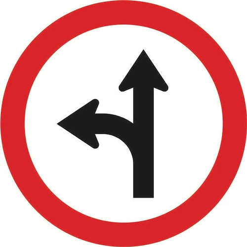 Placa R-25C: Siga em frente ou à esquerda