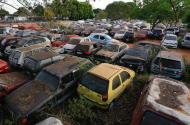O que acontece com os veículos abandonados no pátio do Detran