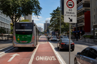 Infração 7587: transitar em faixa ou via exclusiva para transporte público coletivo